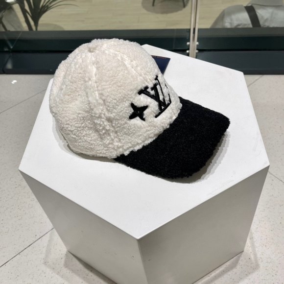 💎✨AUTHENTIC✨💎Louis Vuitton hat - Picture 3 of 8